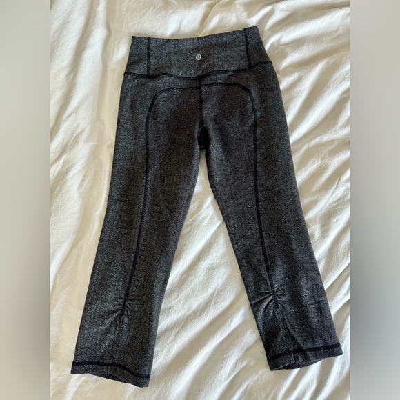 Lululemon crop leggings - herringbone dark gray knit size 4 - Picture 3 of 5